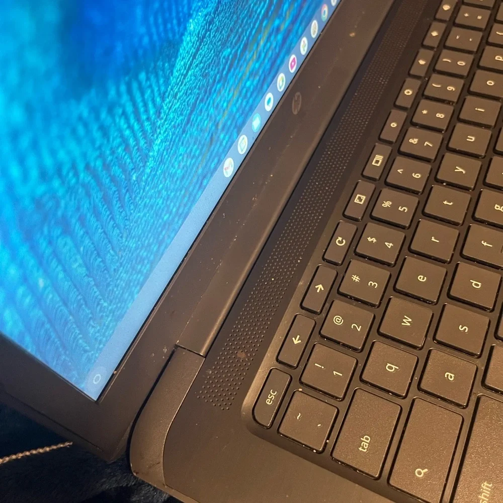 HP Chromebook - Stylish Black Laptop
